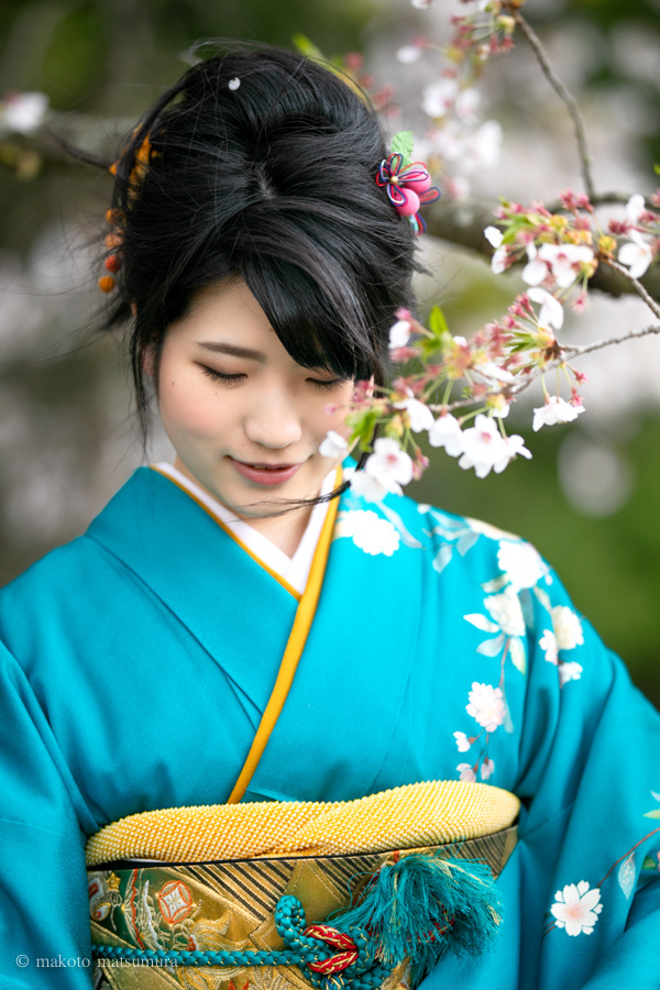 桜の花と共に振袖写真